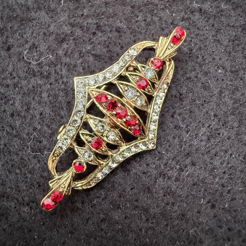 VINTAGE BROOCHE